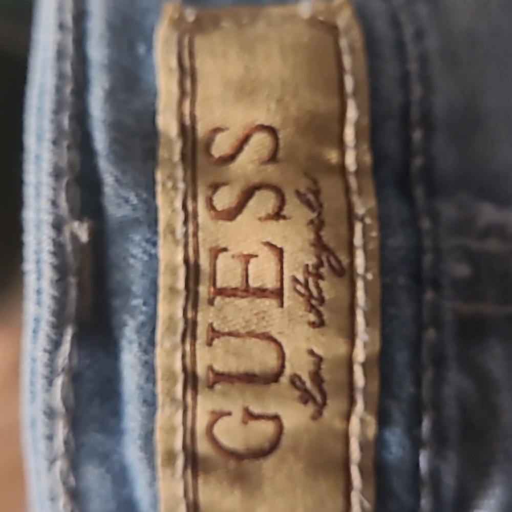 Guess - Picture 7 of 10